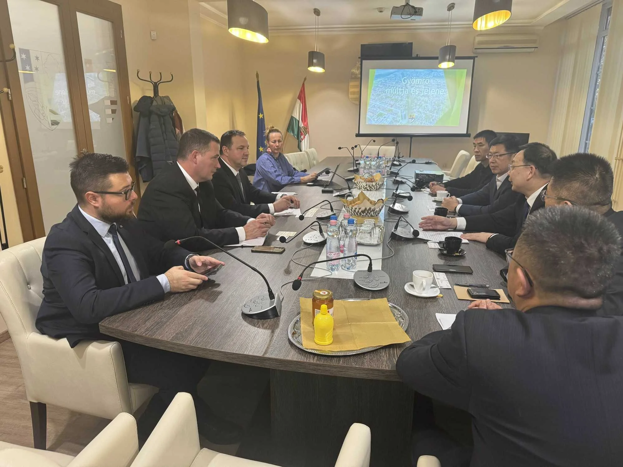 Kajfeng és Gyömrő tárgyalása