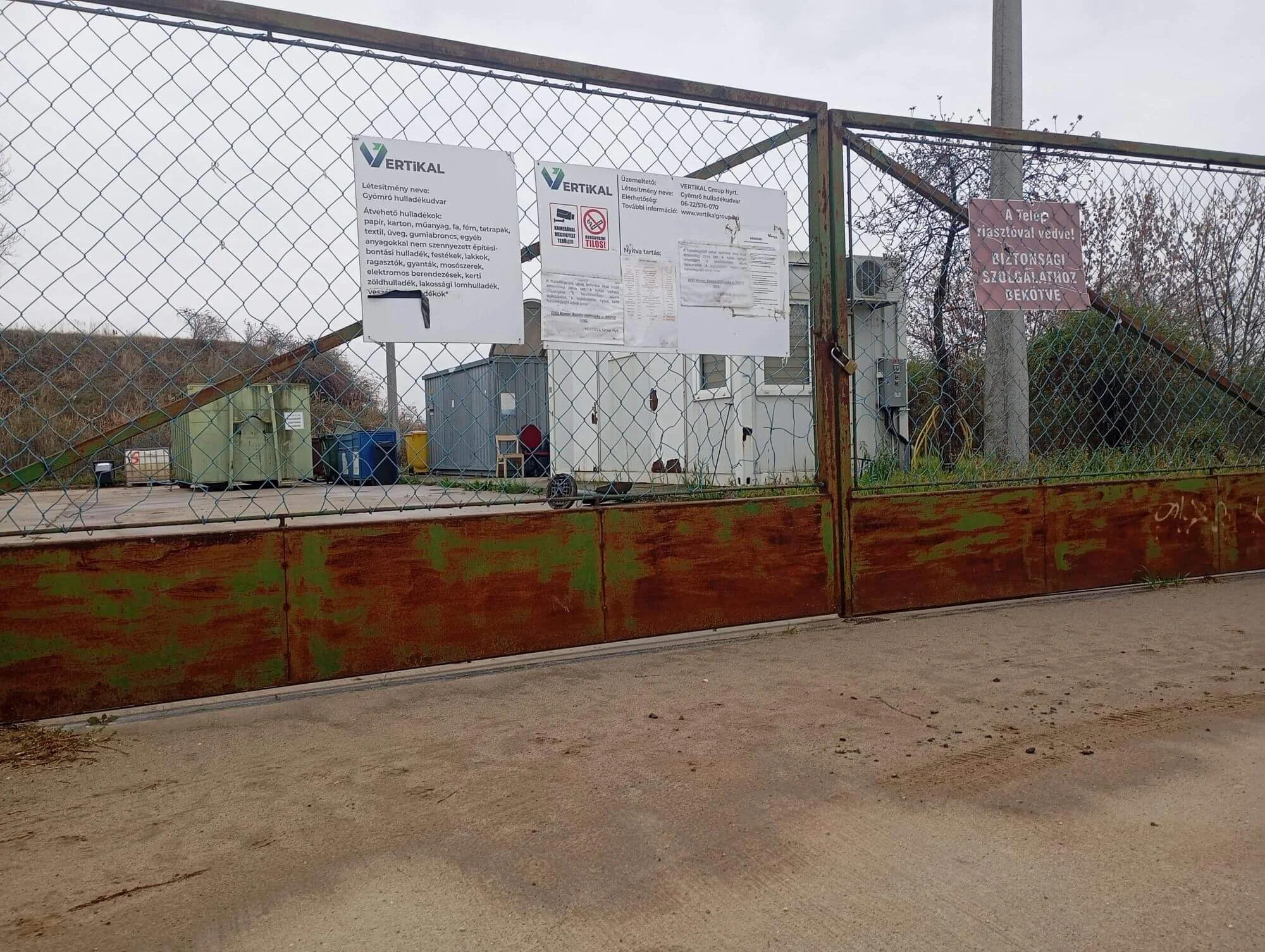 Vertikal hulladekudvar